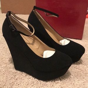 Black wedges